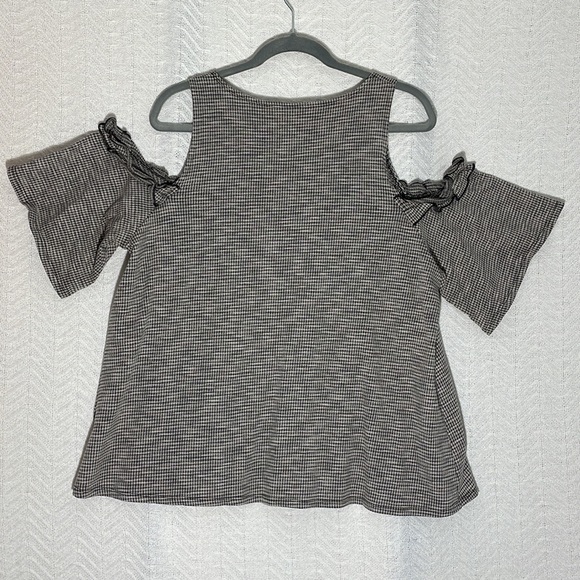 LC Lauren Conrad Ruffle Cold-Shoulder Top NWOT - Picture 5 of 7